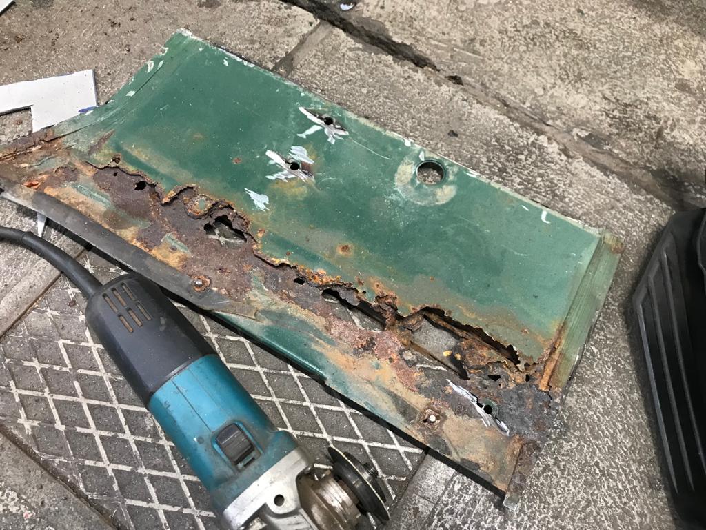 Read more about the article Land Rover Defender TD5 Strip-Down & Rust Removal: How to Prep an Old Defender for a Camper Conversion