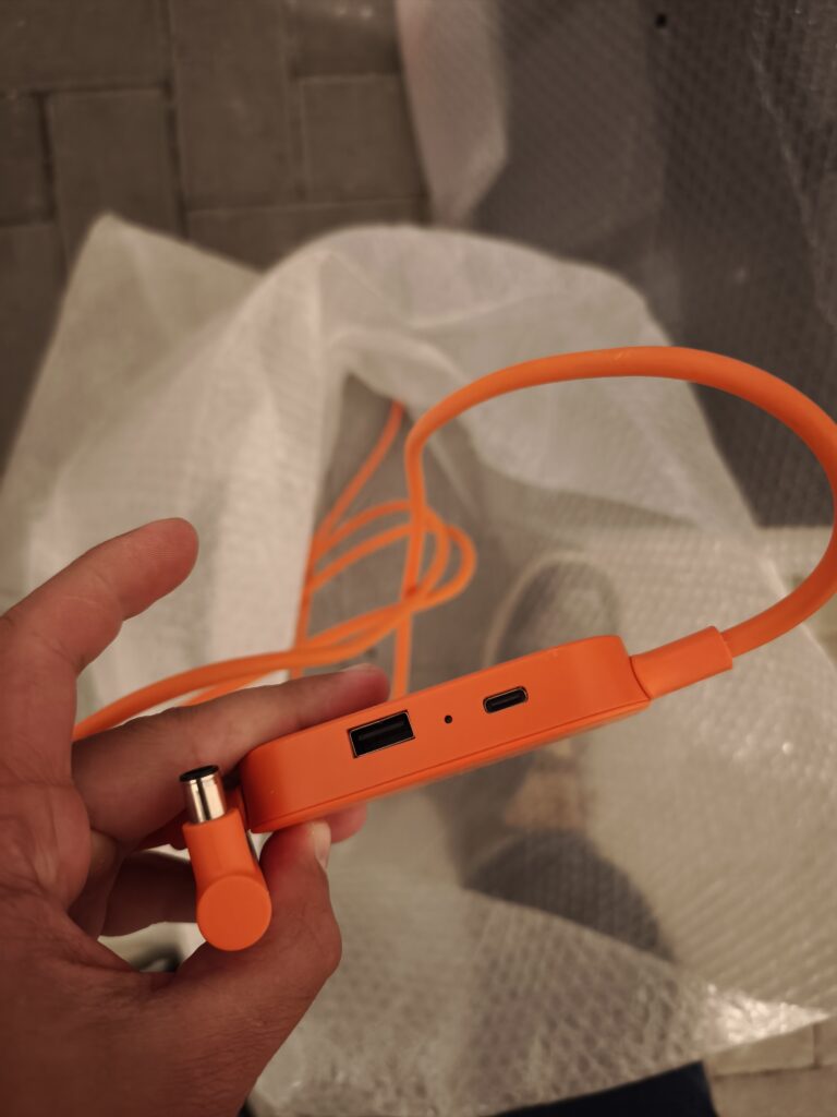USC-C cable adapter of the solar panel for charging phones