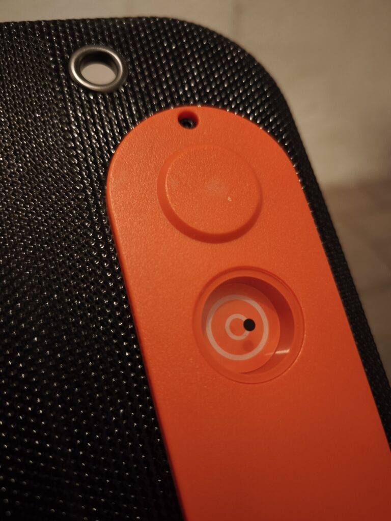 Target for precisely aligning the solar panels