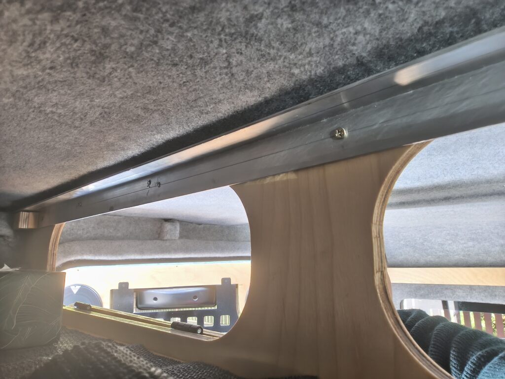 Substructure aluminum strip for screwing the cabinets together