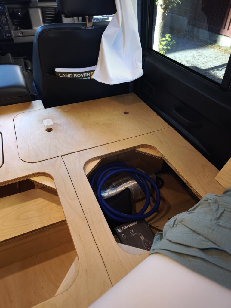 Smaller storage compartments under the mattress